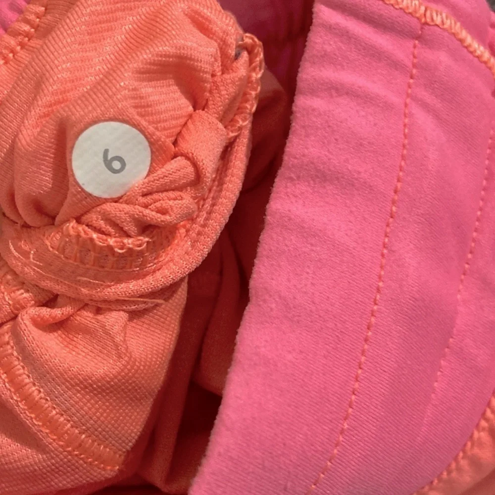 Lululemon Hotty Hot Short 2”  Flash Light Size 6 - Picture 6 of 15